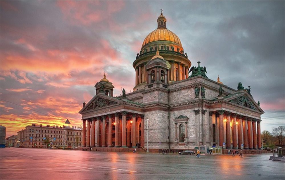 Семейные экскурсии на минивэне по Санкт-Петербургу и пригородам